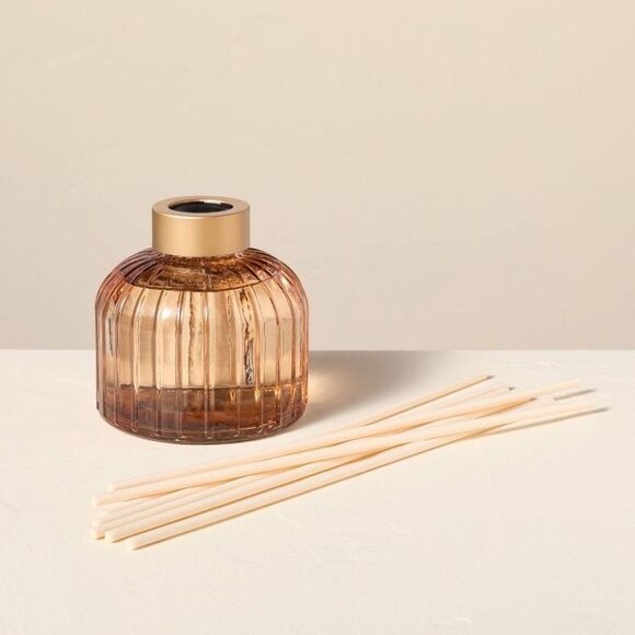 Hearth & Hand Pampas Glass Ribbed Amber Reed Diffuser - Picture 3 of 7